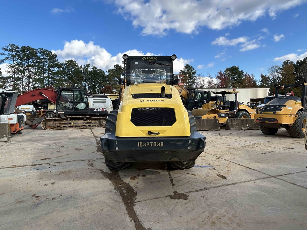 2021 BOMAG BW 211 PDH-5-4