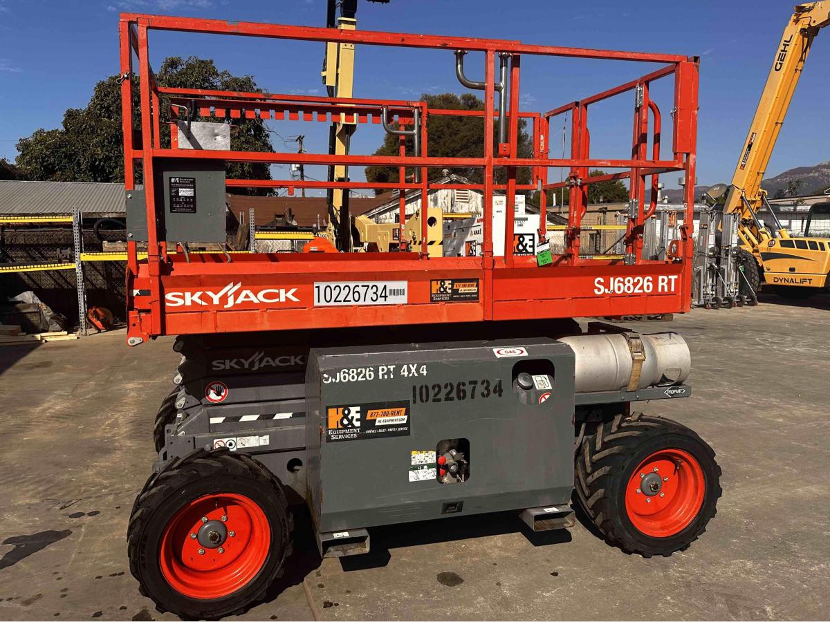 2017 Skyjack SJ-6826RT