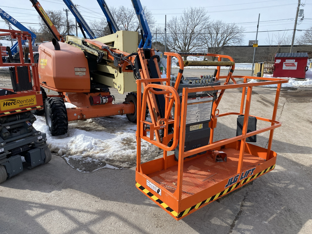 2017 JLG 450AJ-5