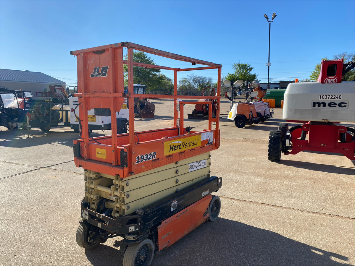 2019 JLG 1932R-3