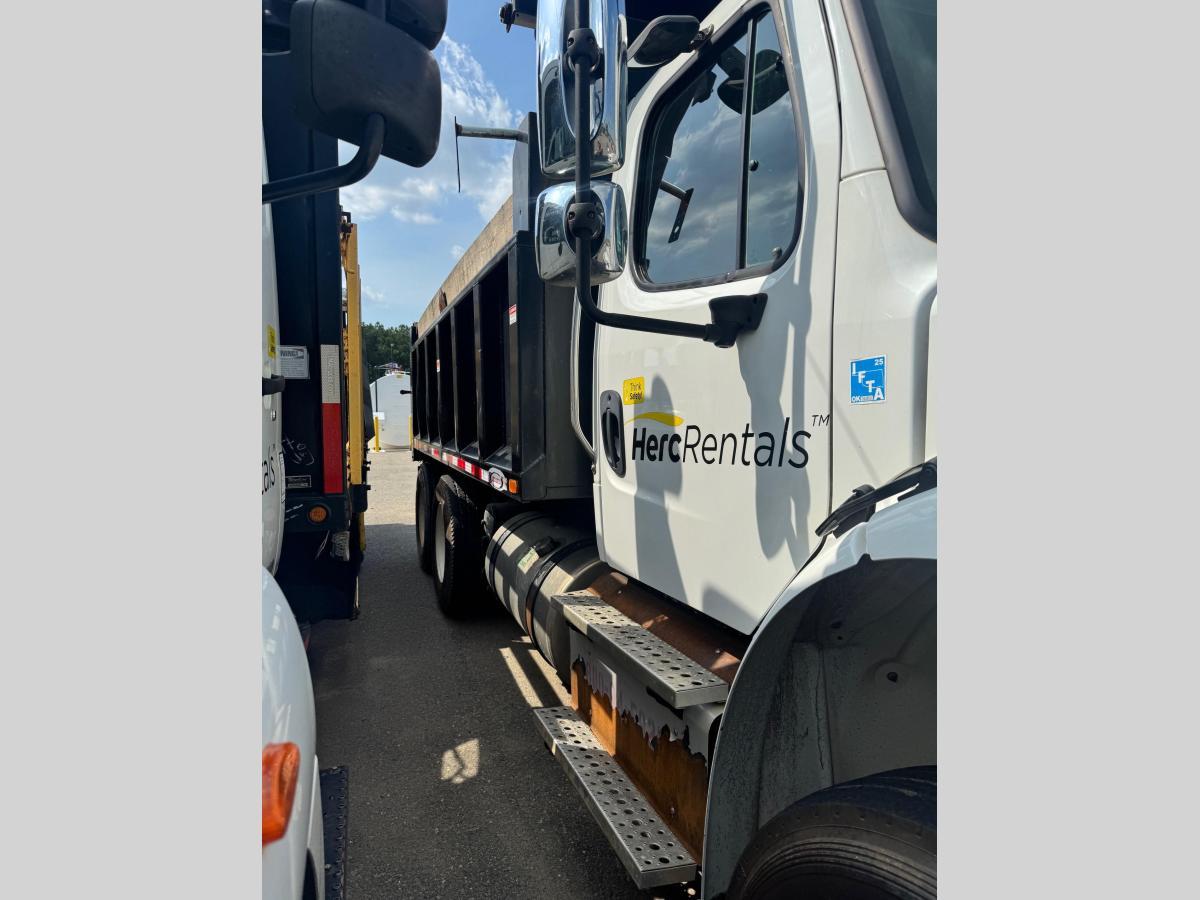 2015 Freightliner M2106-7