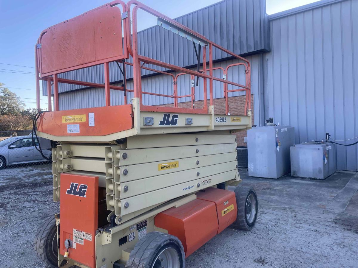 2017 JLG 4069LE