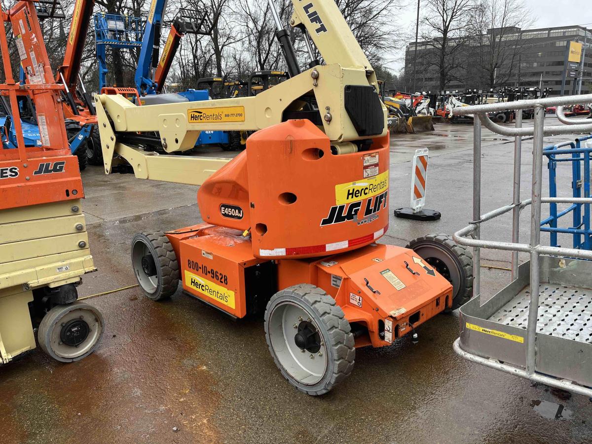 2016 JLG E450AJ