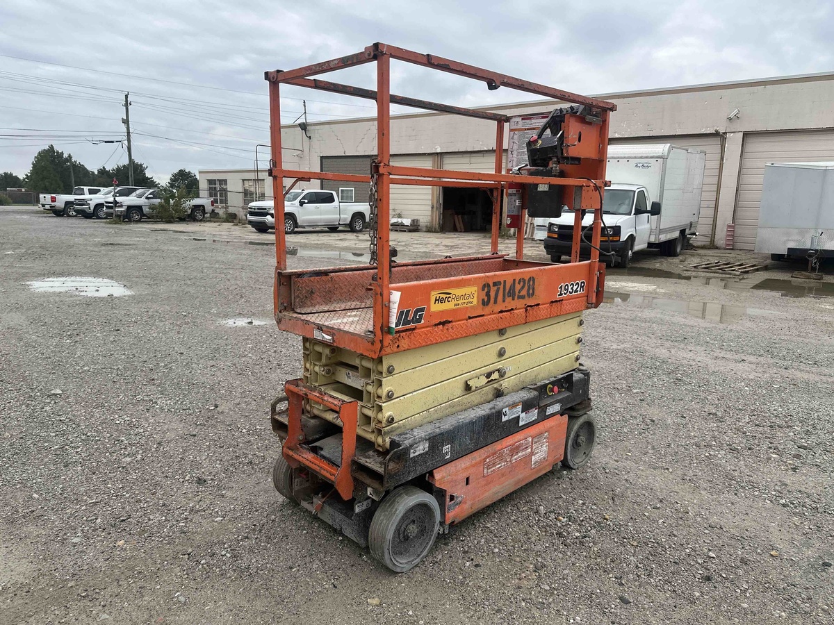 2017 JLG 1932R-3