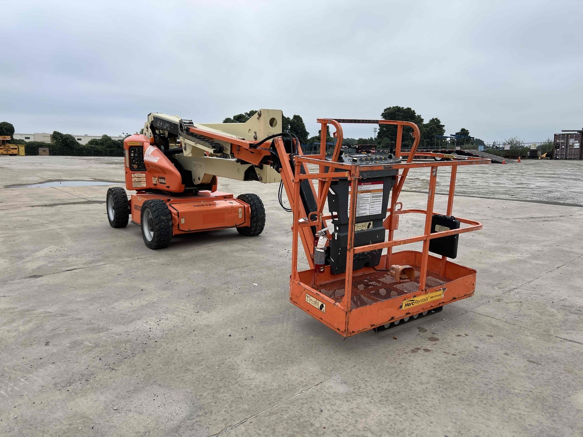 2016 JLG E450AJ-2