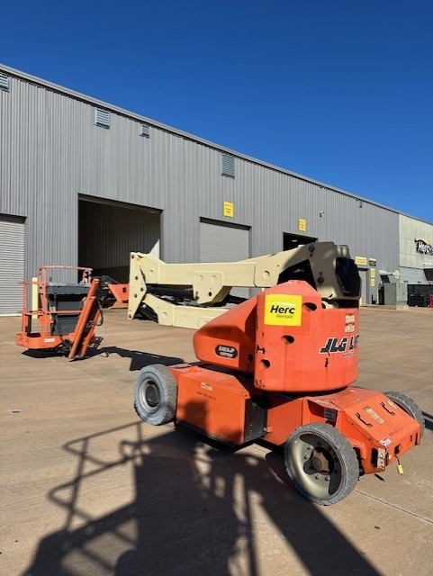 2015 JLG E400AJP