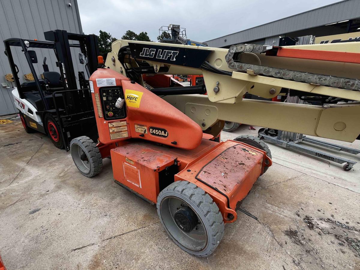 2016 JLG E450AJ