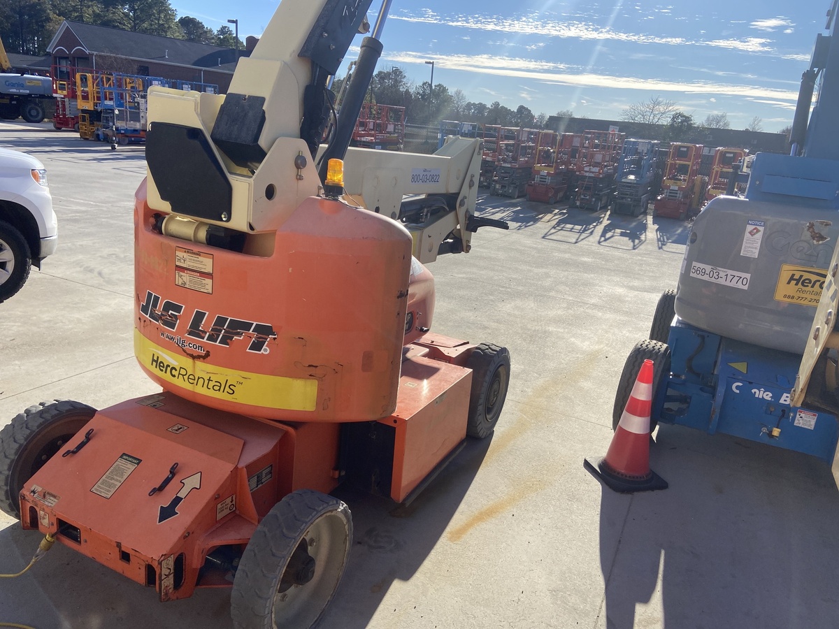 2014 JLG E400AJPN-4