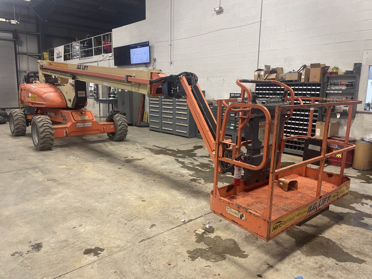 2013 JLG E600JP