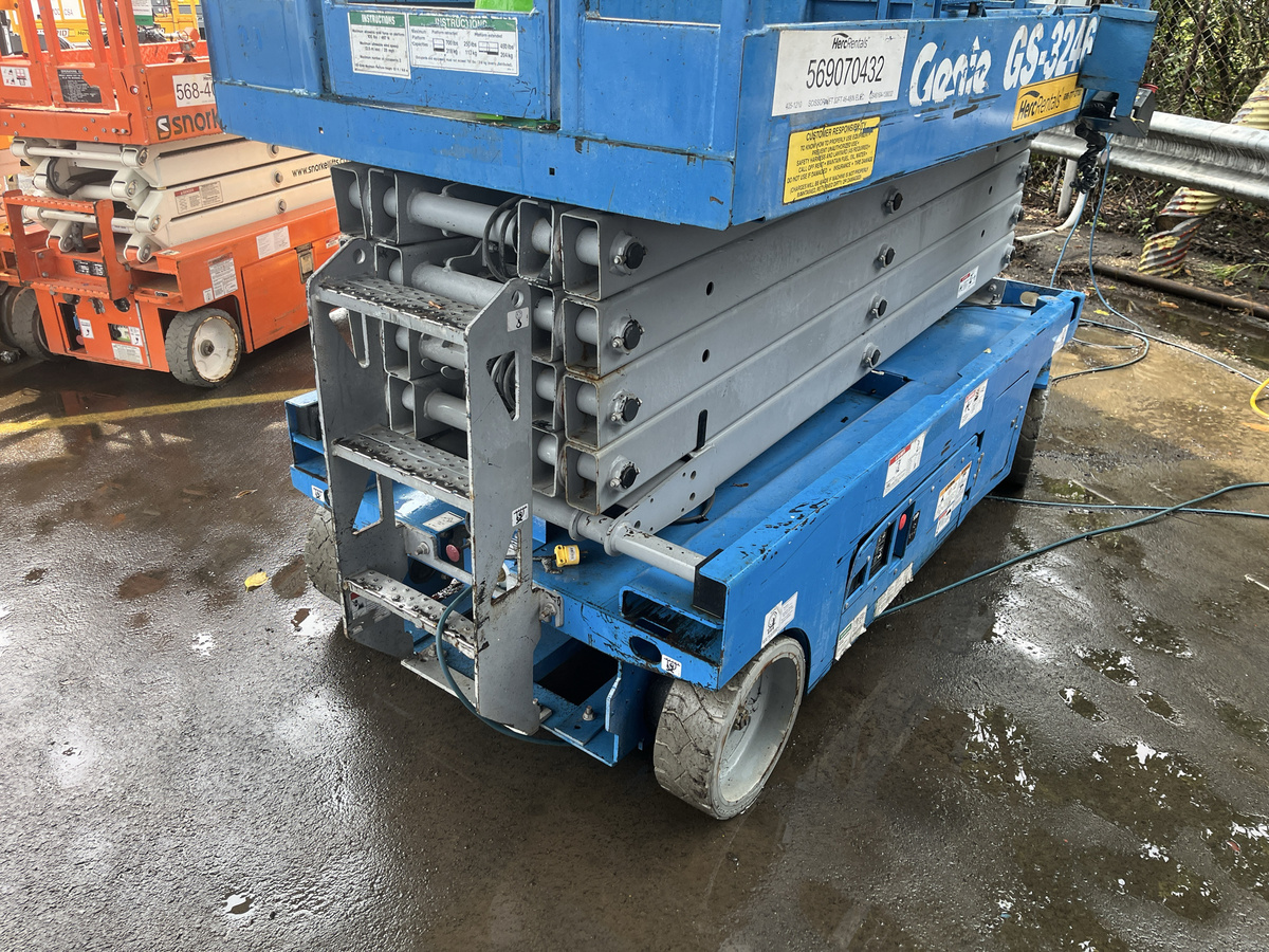 2016 Genie GS-3246-7