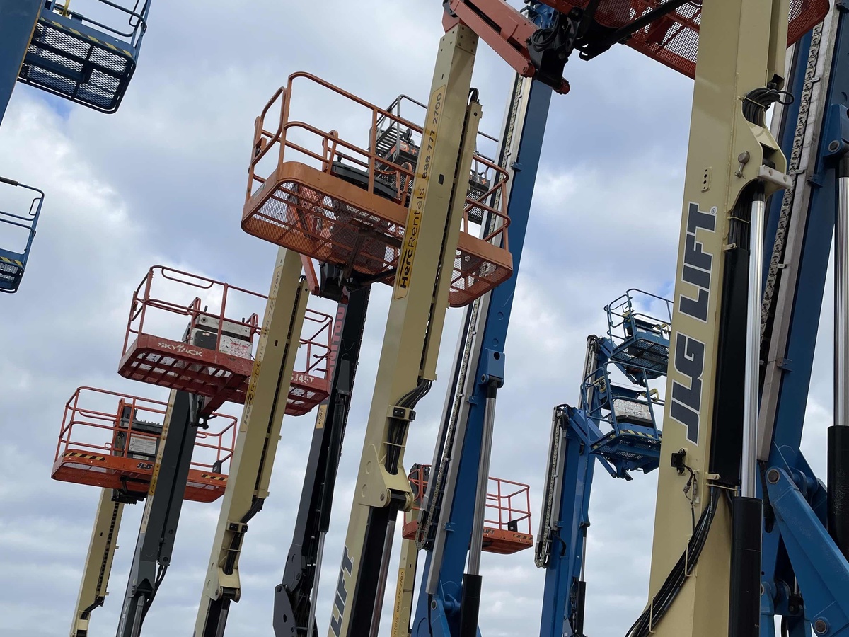 2018 JLG 460SJ-4