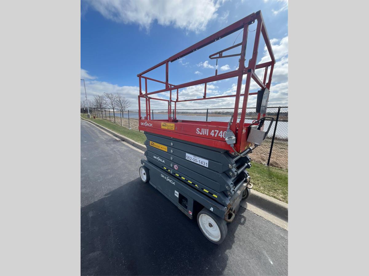 2017 Skyjack SJ4740