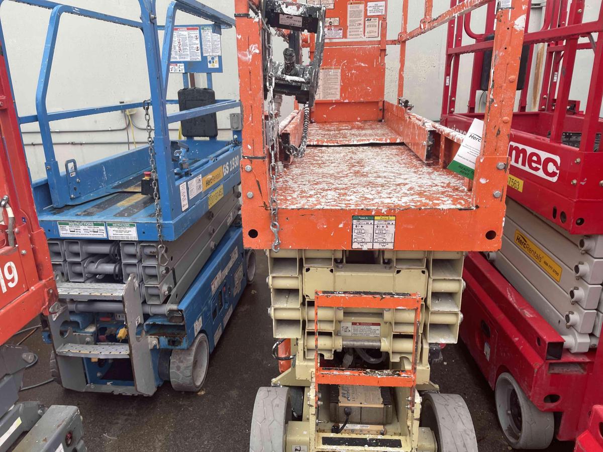 2017 JLG 2632ES