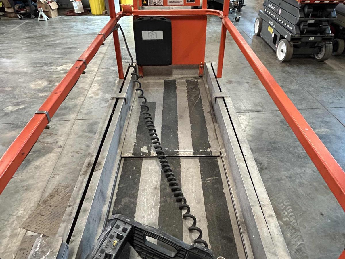2012 JLG 1930ES