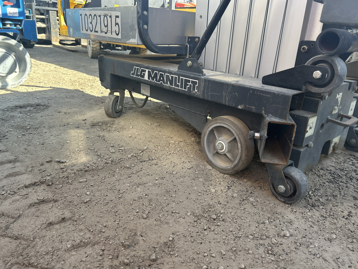 2020 JLG 30AM-10