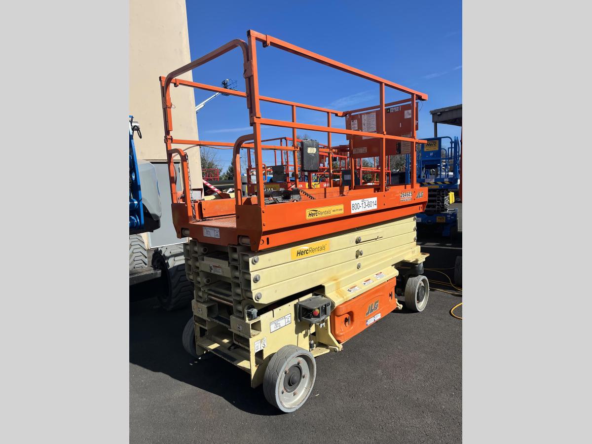 2017 JLG 2646ES