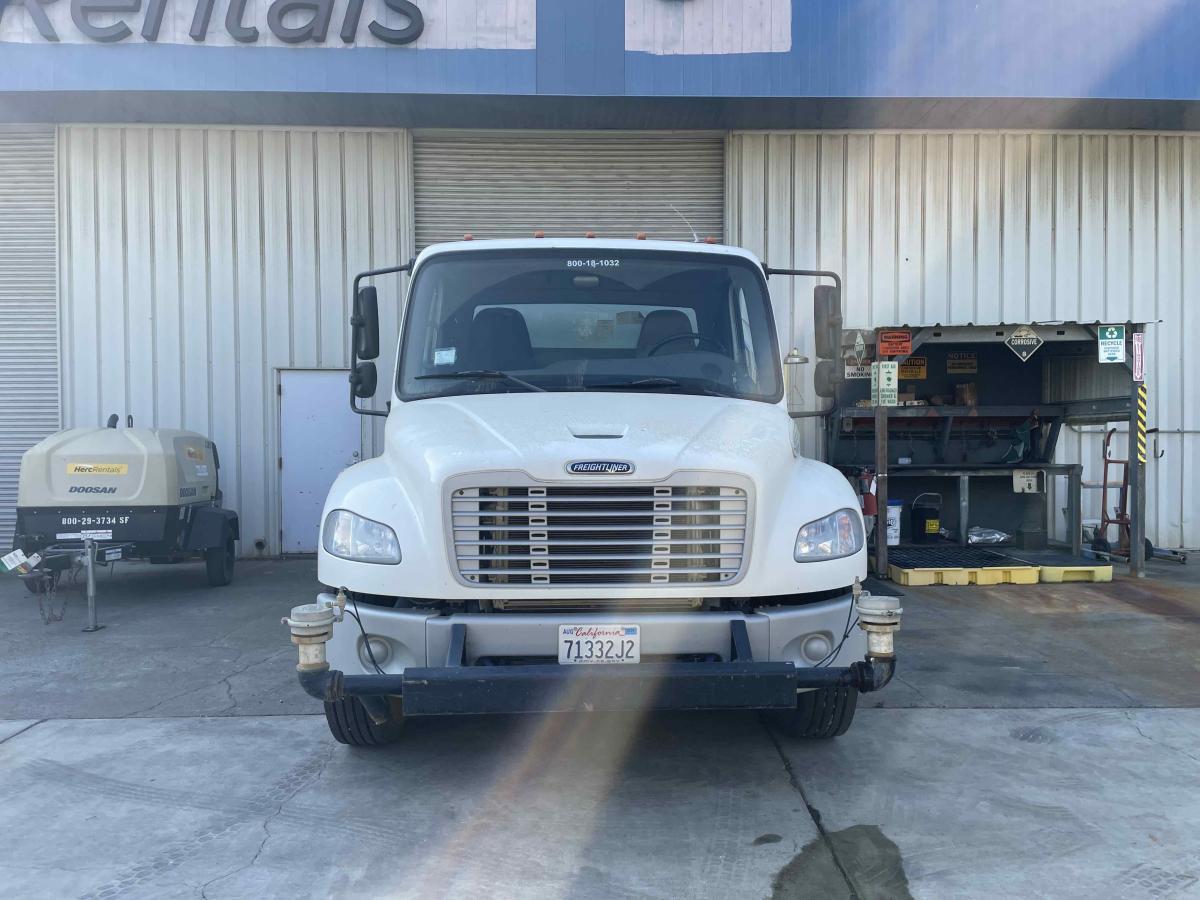 2018 Freightliner M2106