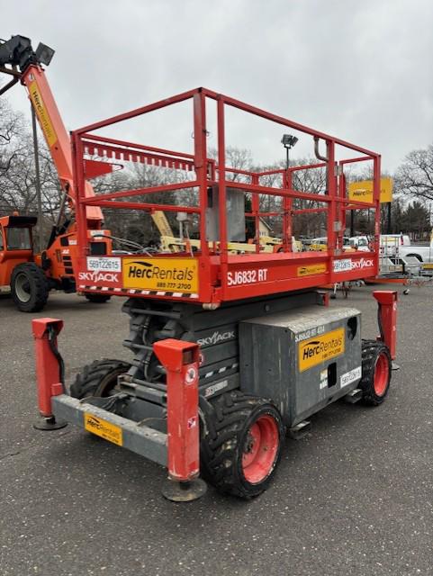 2018 Skyjack SJ-6832RT