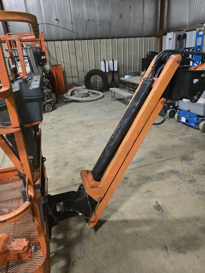 2017 JLG E300AJP-5