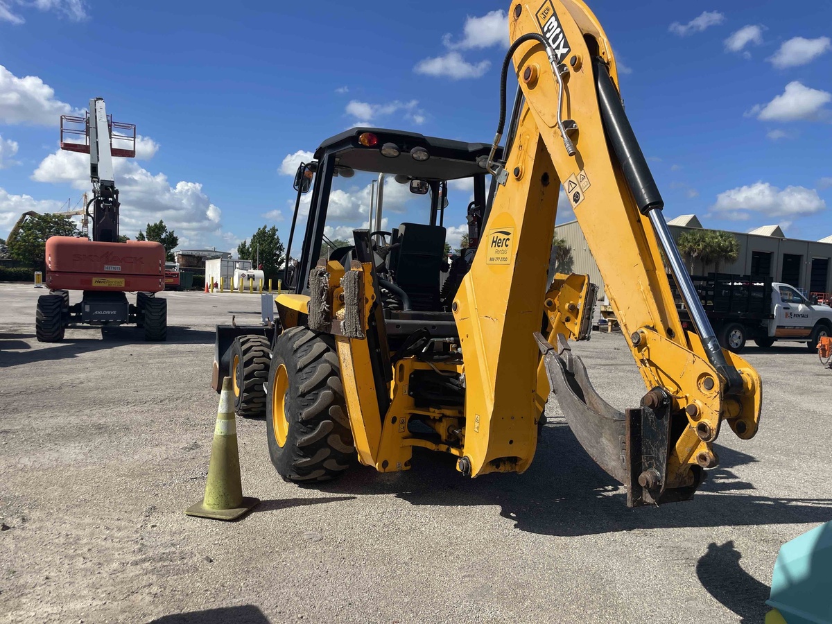 2022 JCB 3CX-4