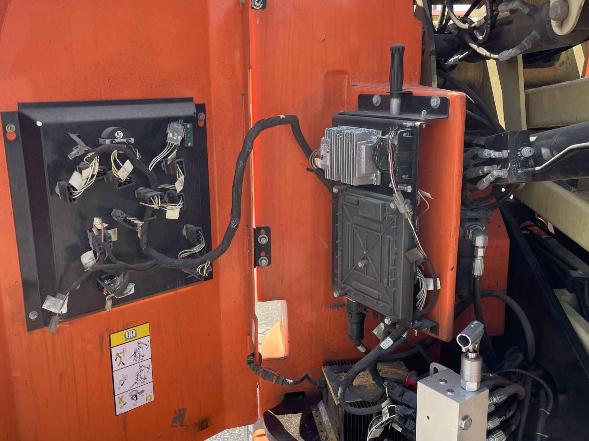 2017 JLG E300AJP-6