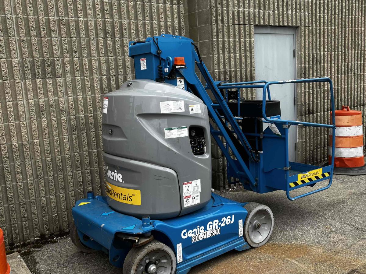 2018 Genie GR26J