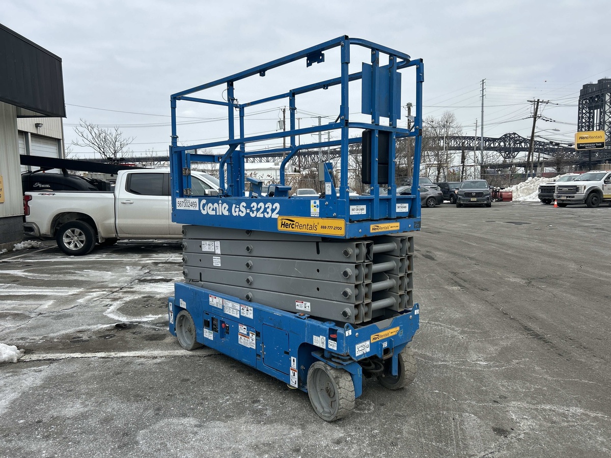 2017 Genie GS-3232-4