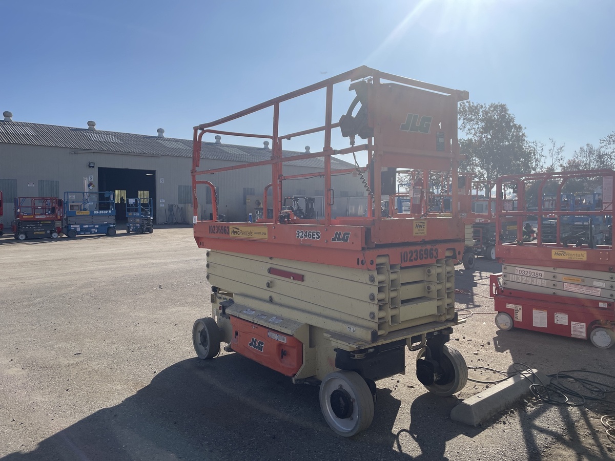 2018 JLG 3246ES-5