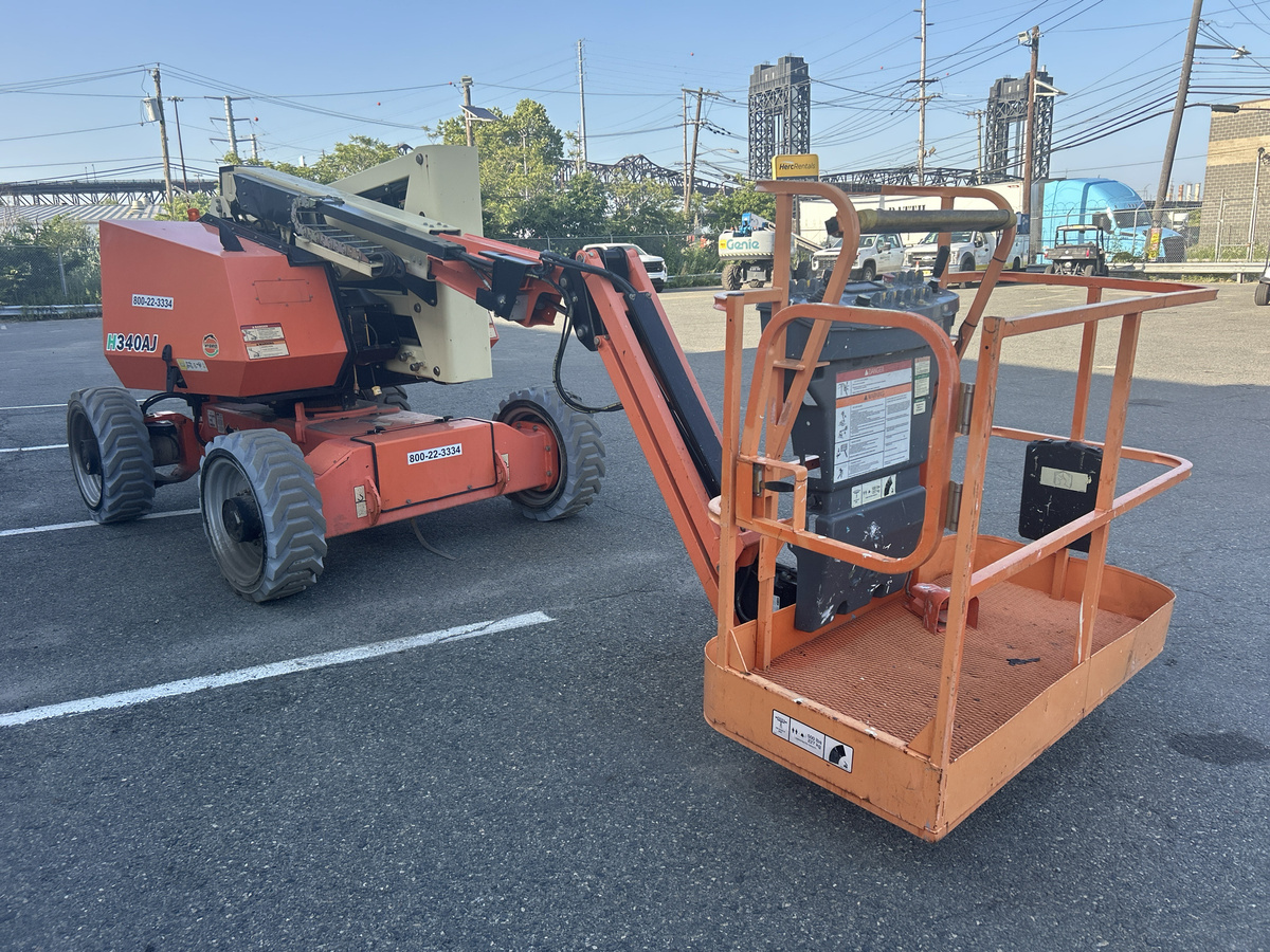 2018 JLG H340AJ-4
