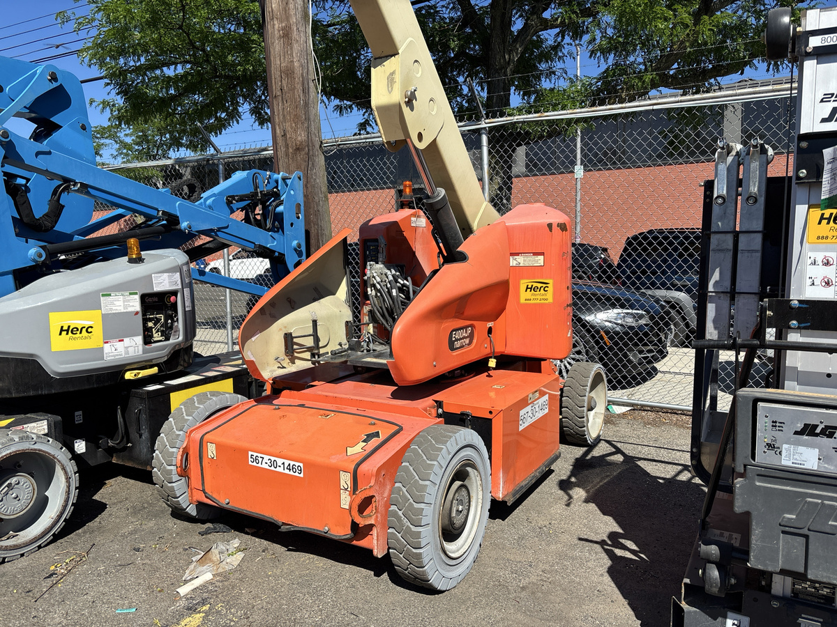2016 JLG E400AJPN