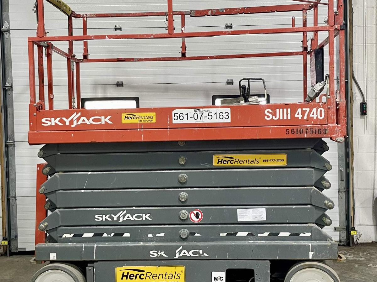 2017 Skyjack SJ4740