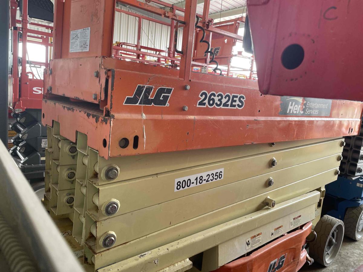 2017 JLG 2632ES-1