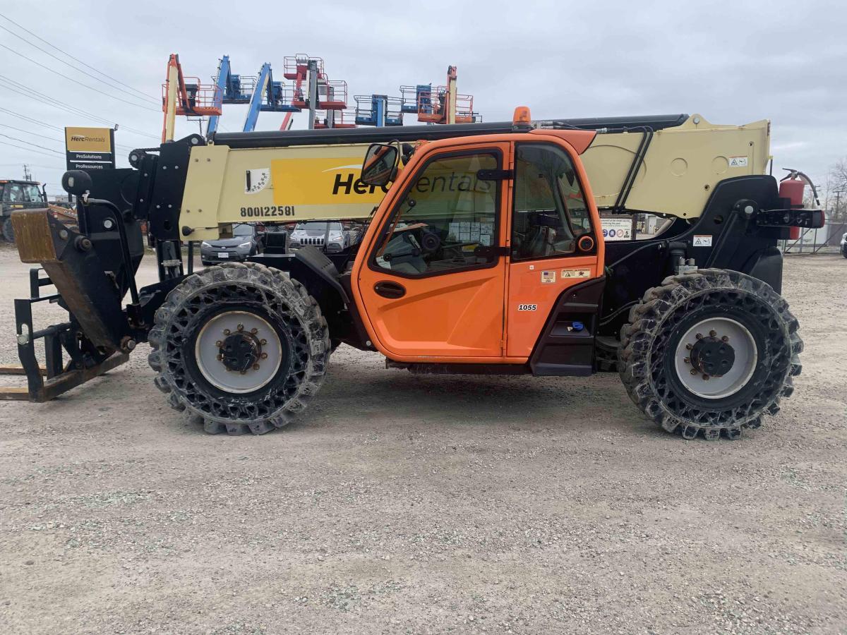 2016 JLG 1055