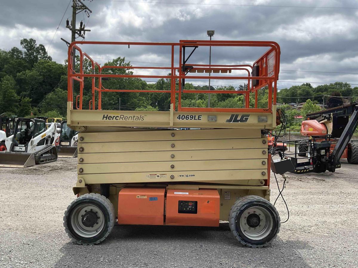 2015 JLG 4069LE