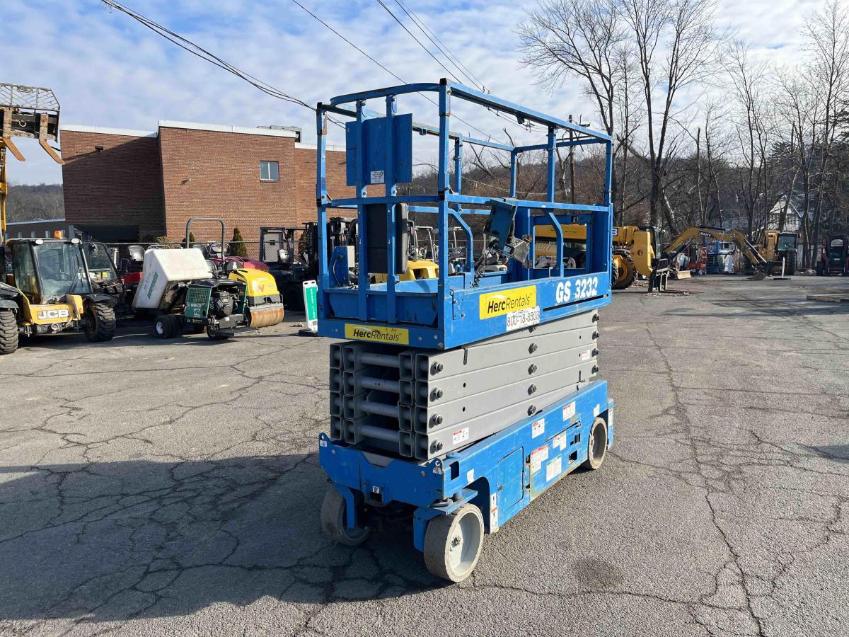2017 Genie GS-3232