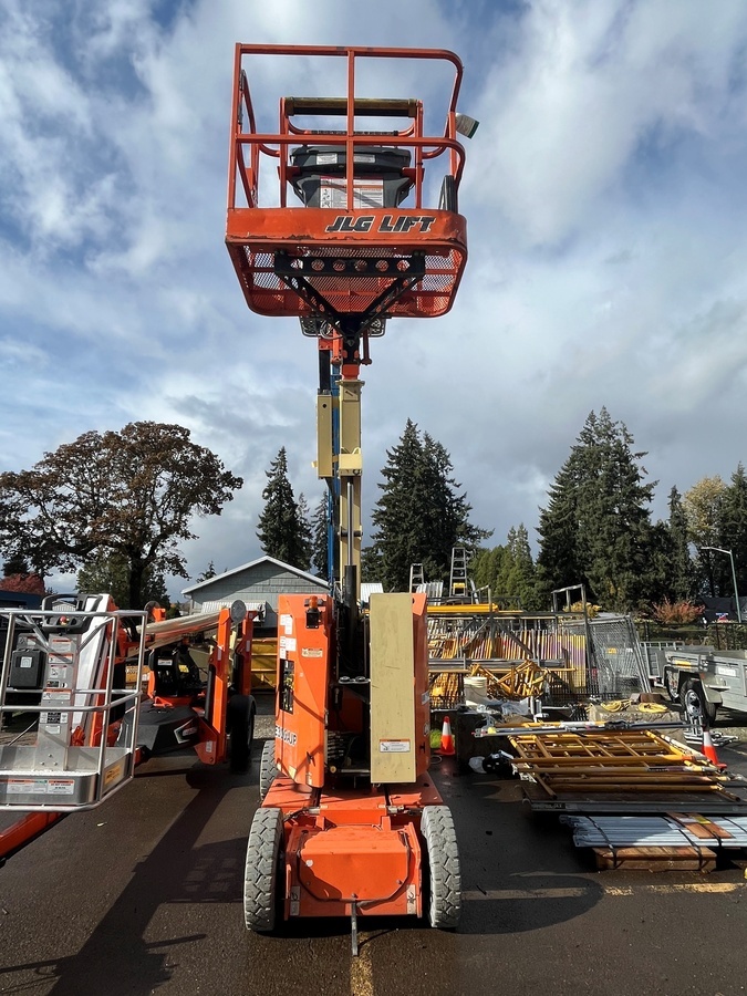 2017 JLG E300AJP-8