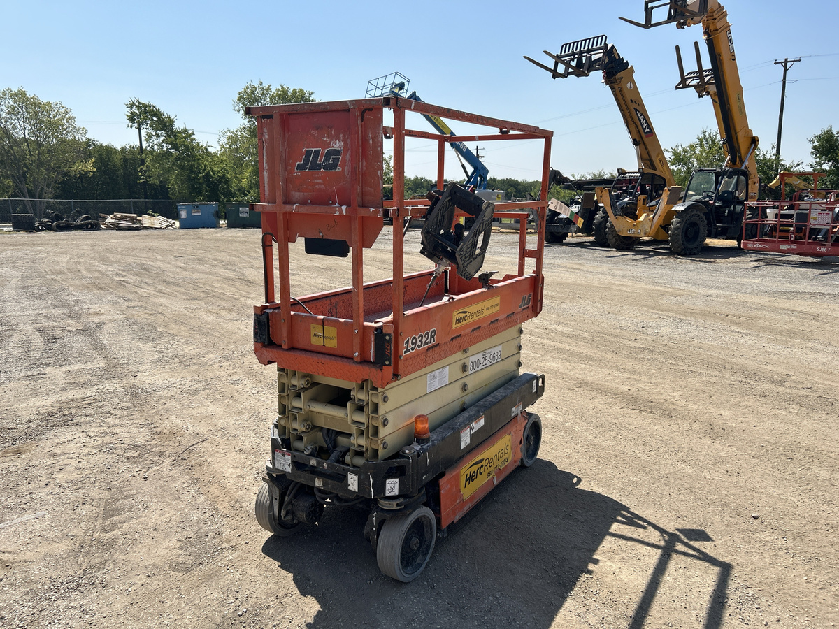 2019 JLG 1932R-4