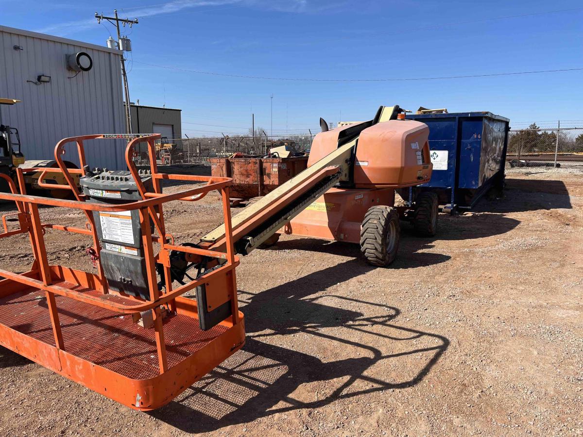 2016 JLG 400S