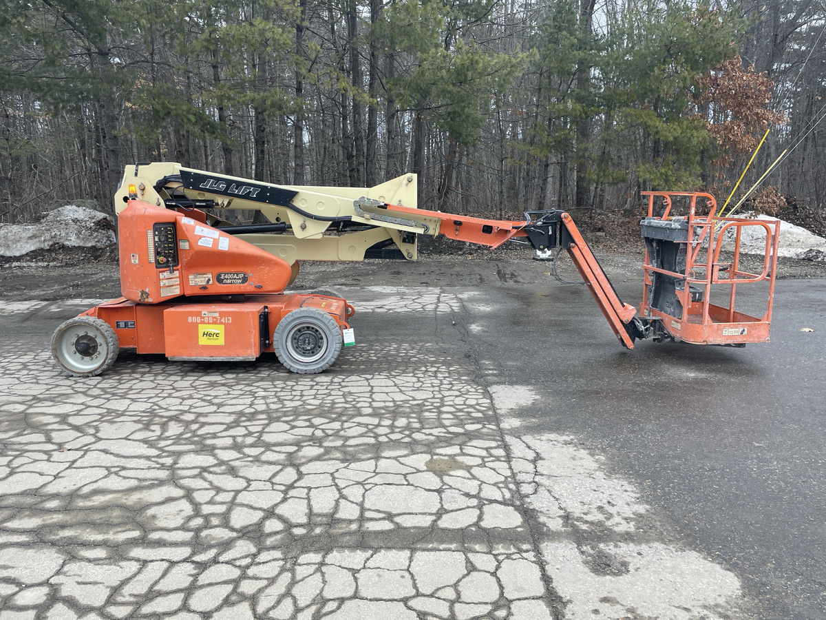 2016 JLG E400AJPN