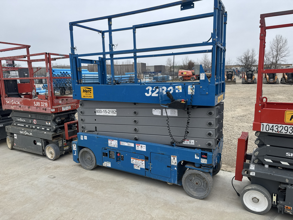 2017 Genie GS-3232
