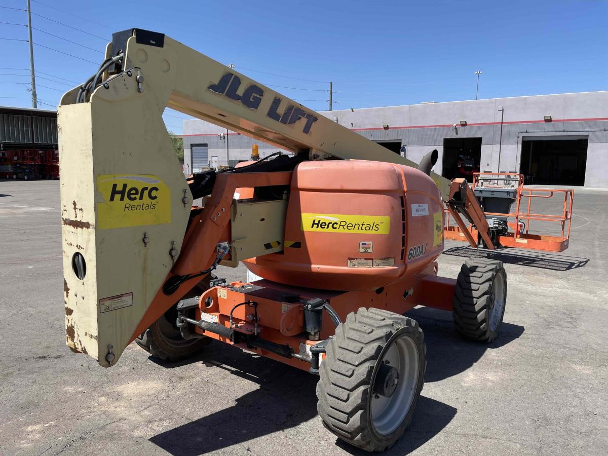 2017 JLG 600AJ-15