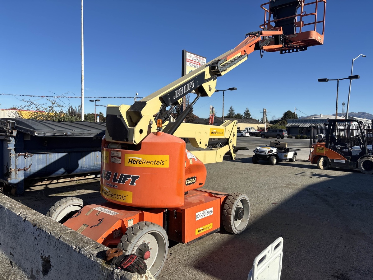 2018 JLG E450AJ
