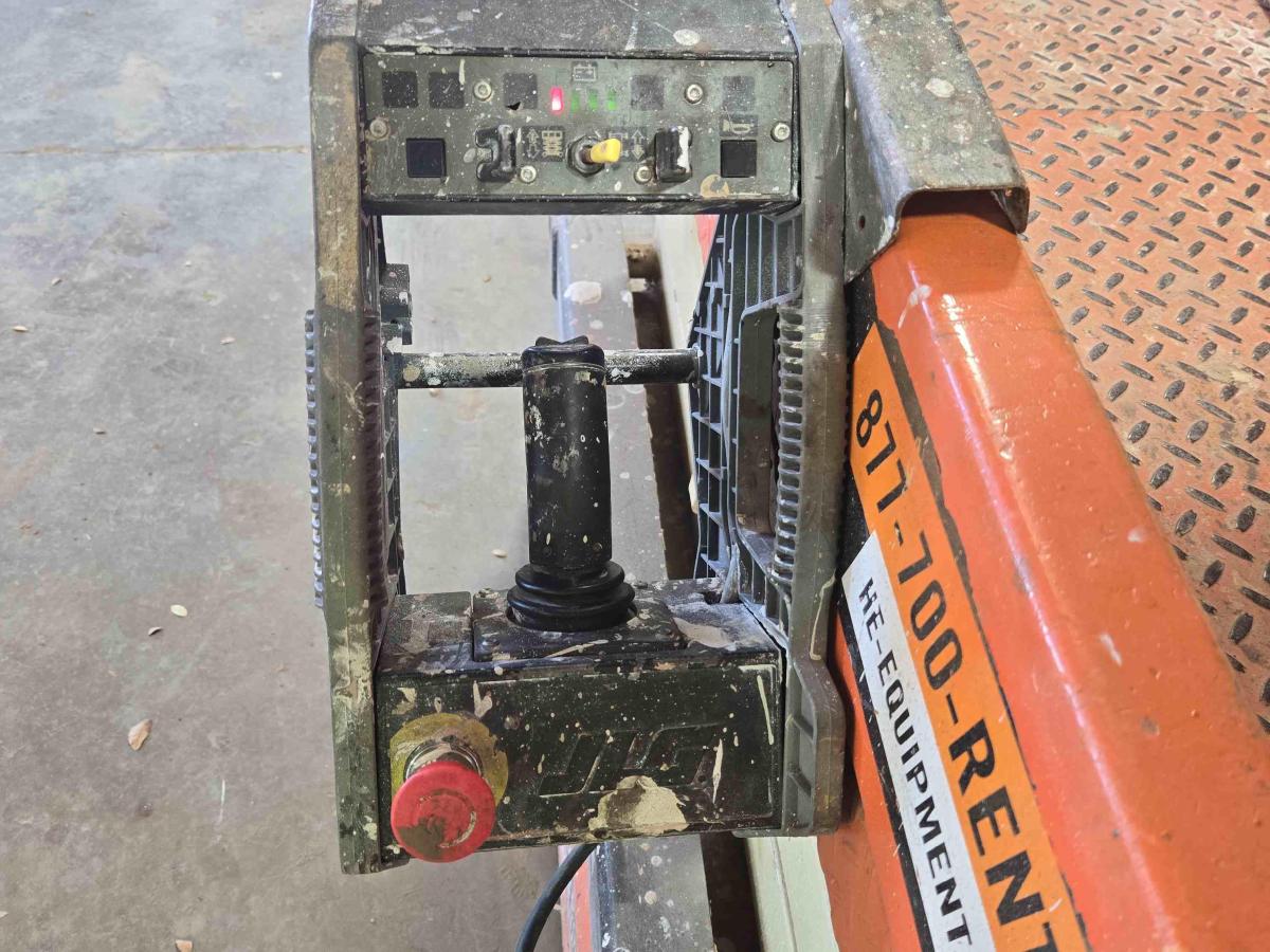 2017 JLG 1932R-5