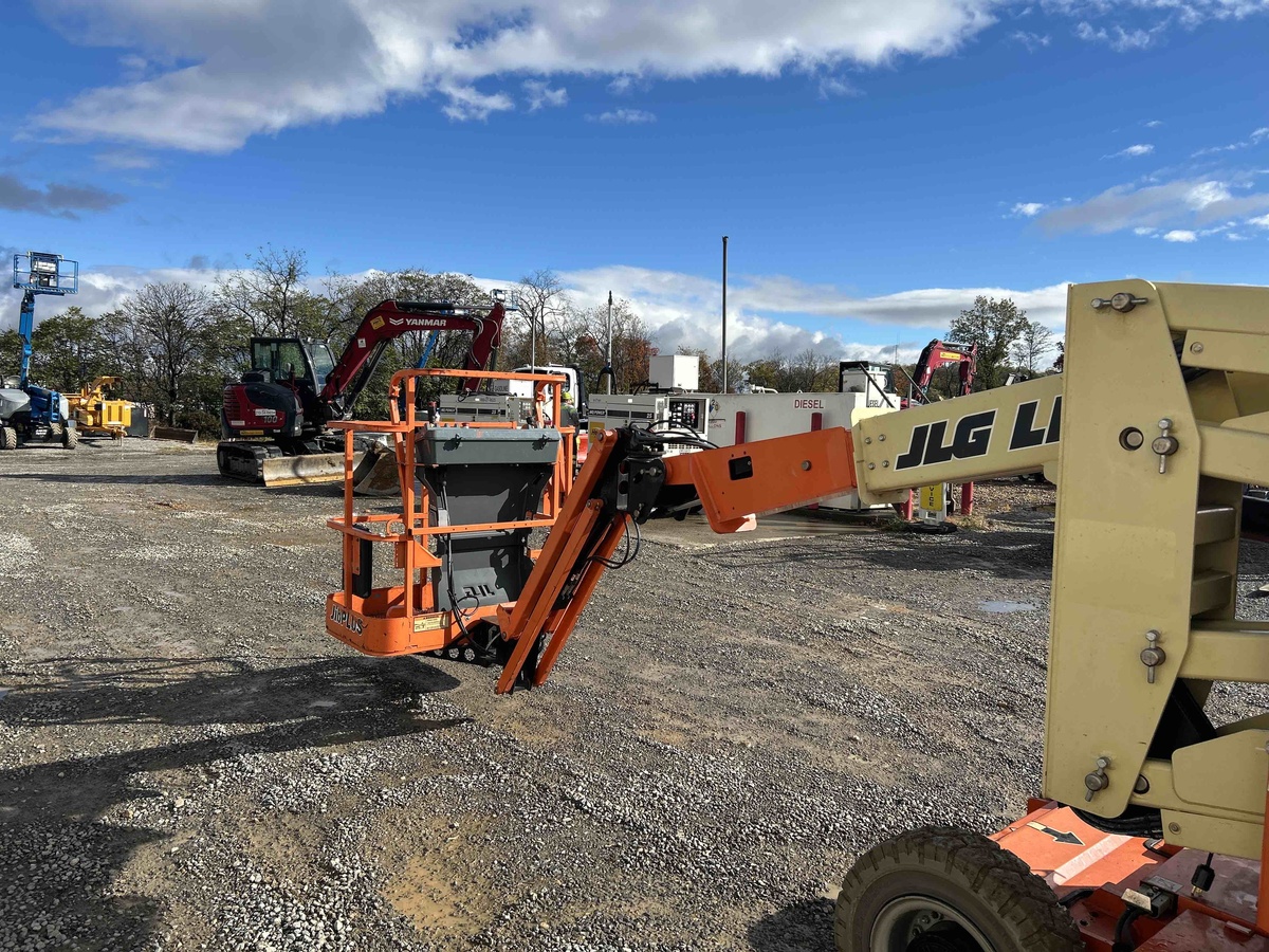 2016 JLG E300AJP-6