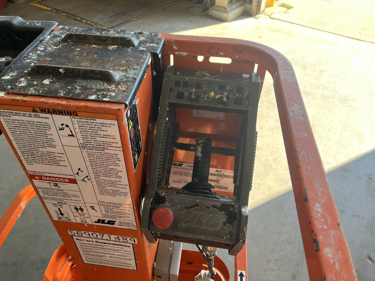 2017 JLG 1230ES-6
