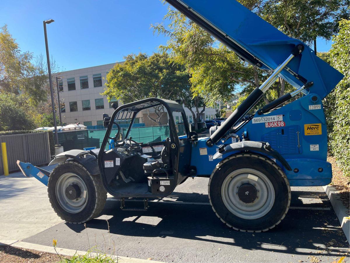 2017 Genie GTH-1056-2