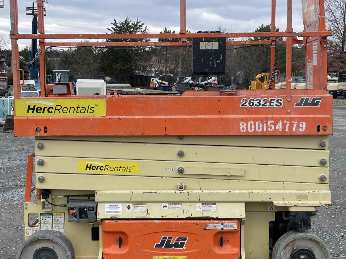 2017 JLG 2632ES