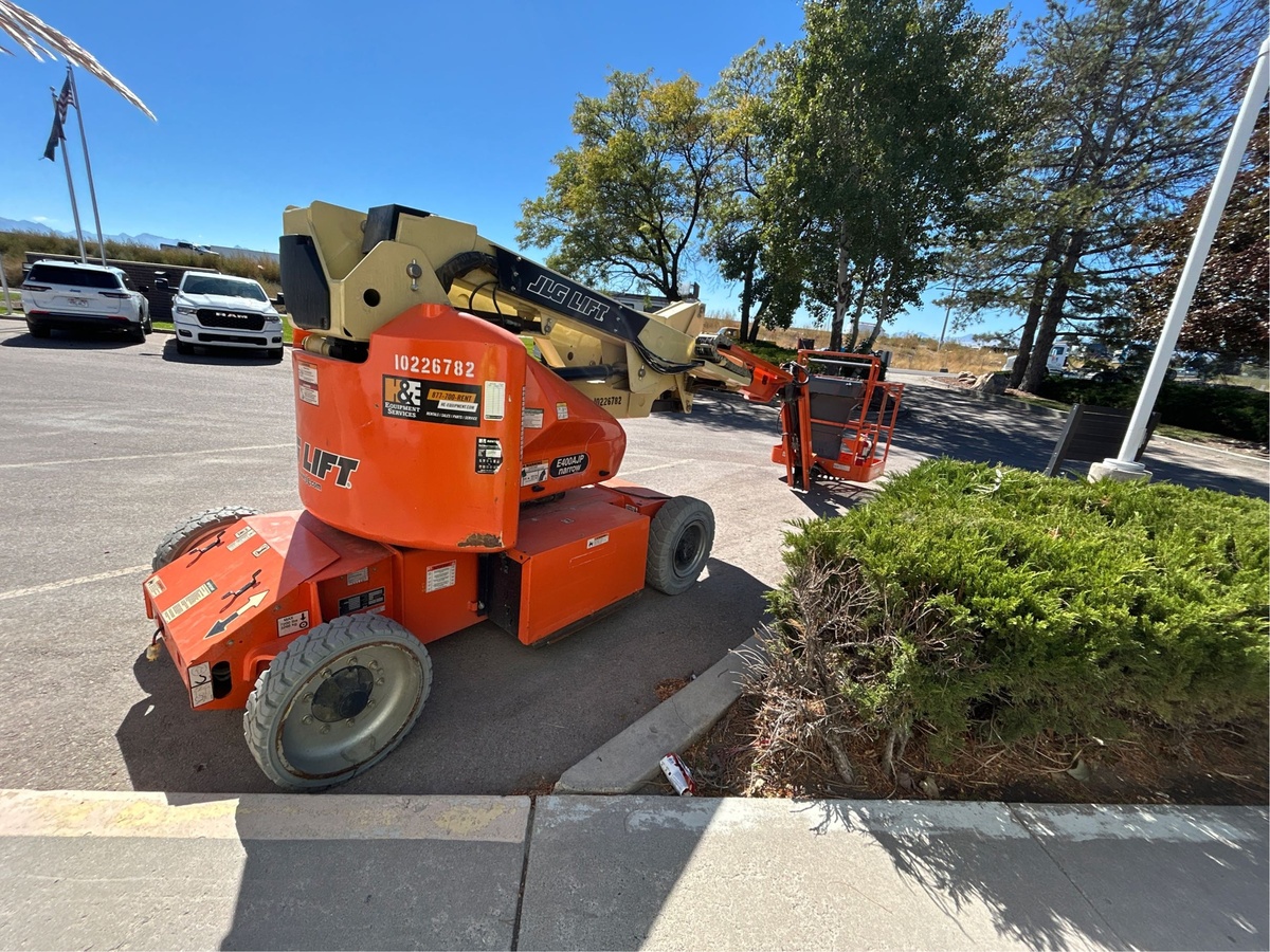 2017 JLG E400AJPN-3