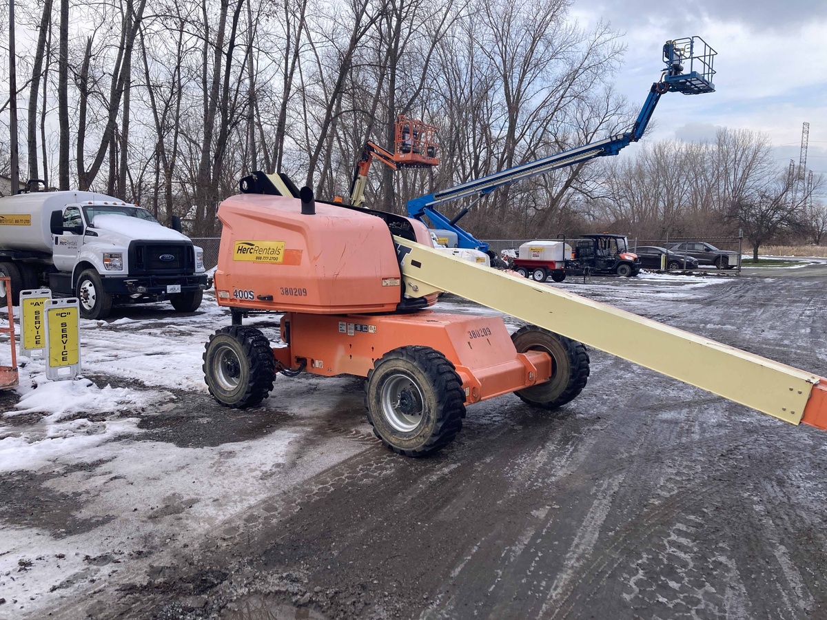 2017 JLG 400S-4