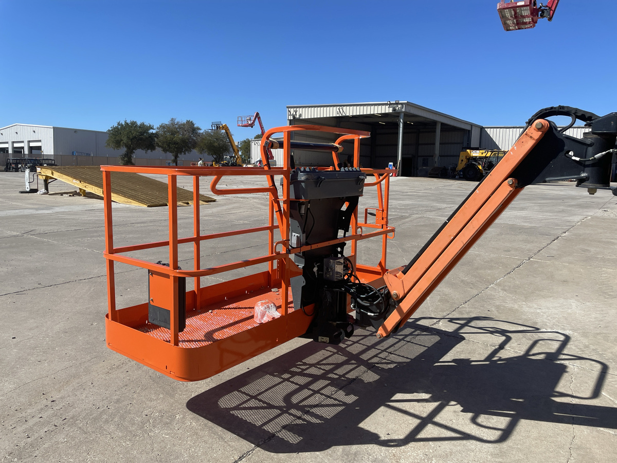 2018 JLG M600JP-3